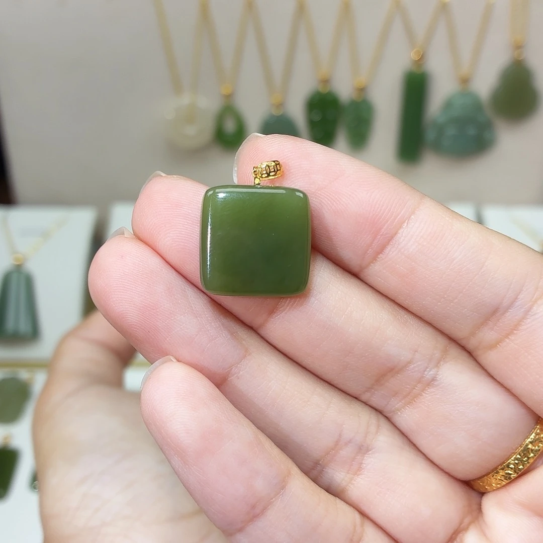 和田玉（碧玉）18K金镶嵌吊坠(赠链)