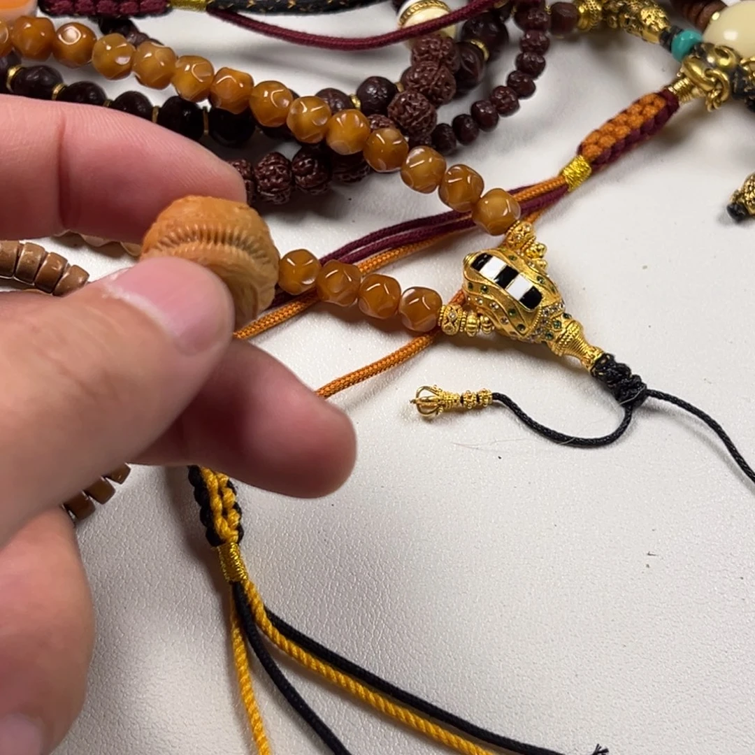 猴头核桃吊坠。。。。。。。。。。。。。。。