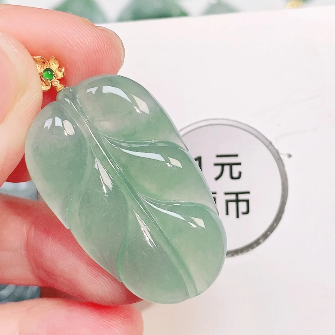颈饰18K金镶嵌翡翠