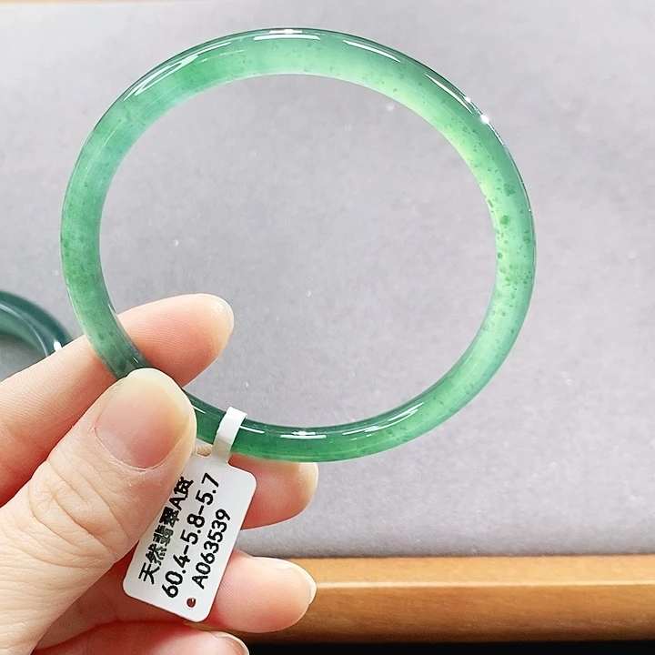 翡翠未镶嵌手镯（圆镯）