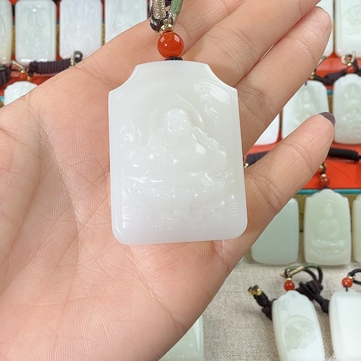 和田玉未镶嵌吊坠(赠链)