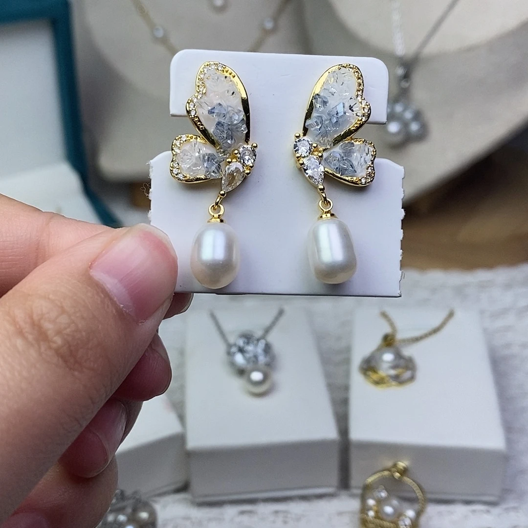 淡水珍珠银S925镶嵌耳饰