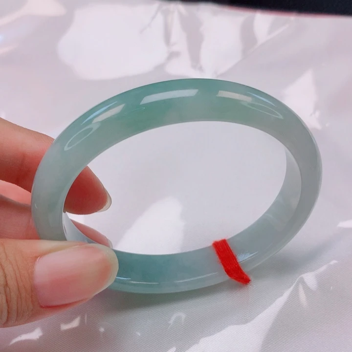 未镶嵌手镯（贵妃镯）翡翠