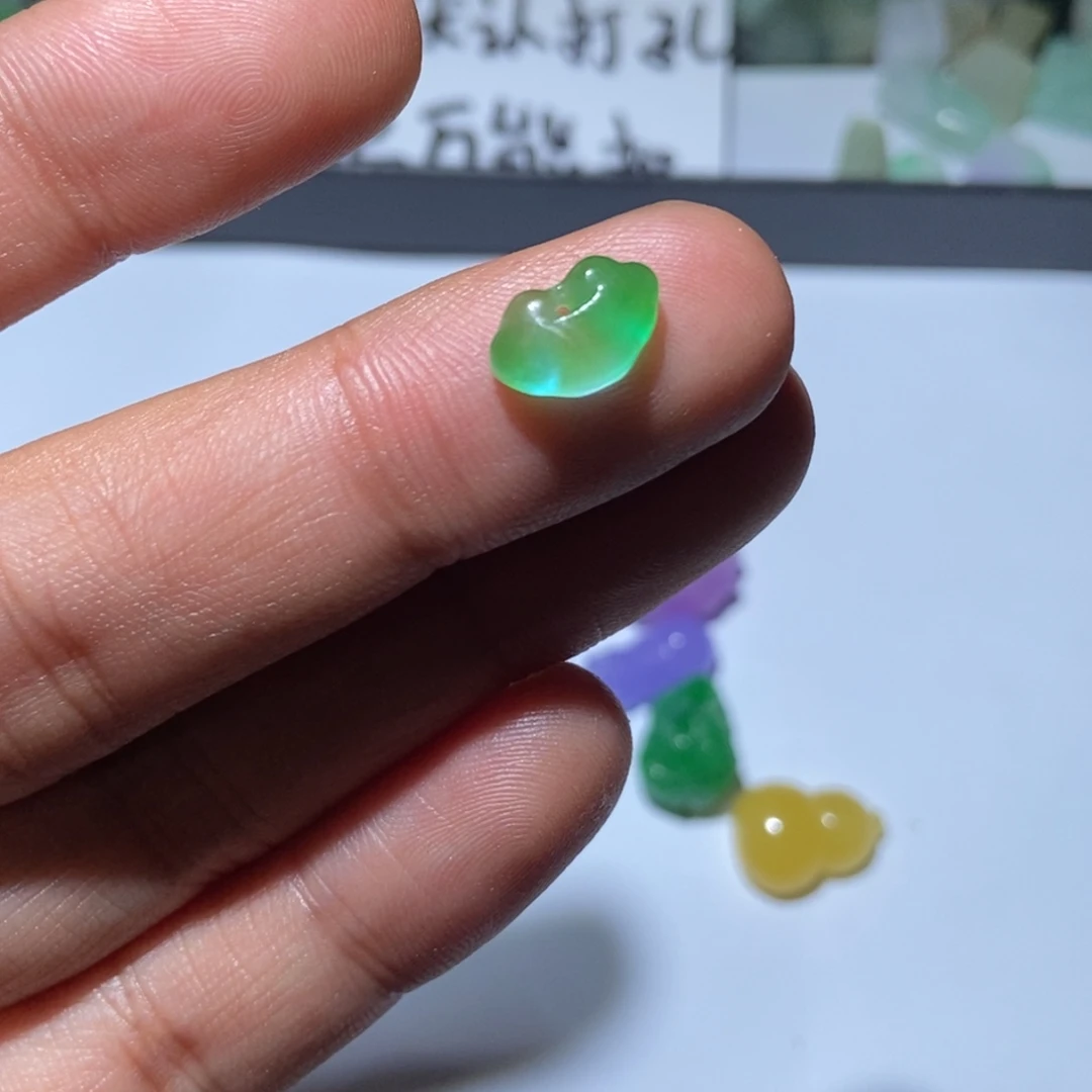 翡翠未镶嵌颈饰吊坠