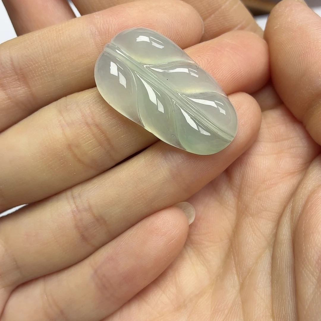 翡翠未镶嵌颈饰绿叶