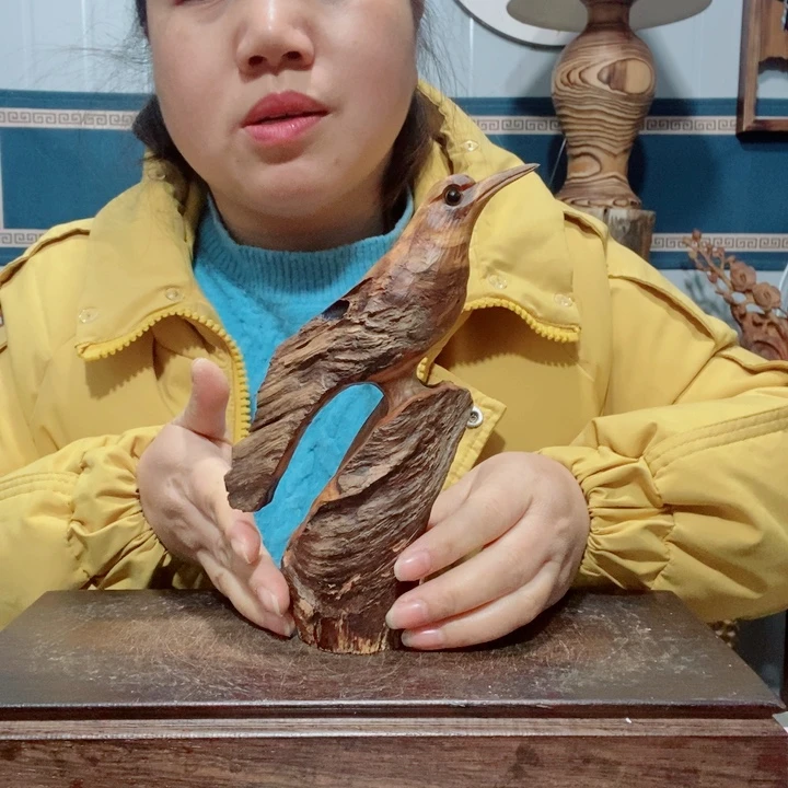 L***Y百年树的设计风格