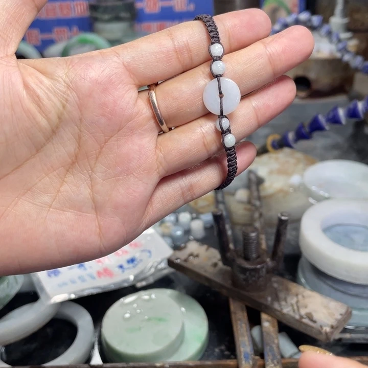 翡翠未镶嵌颈饰多样性