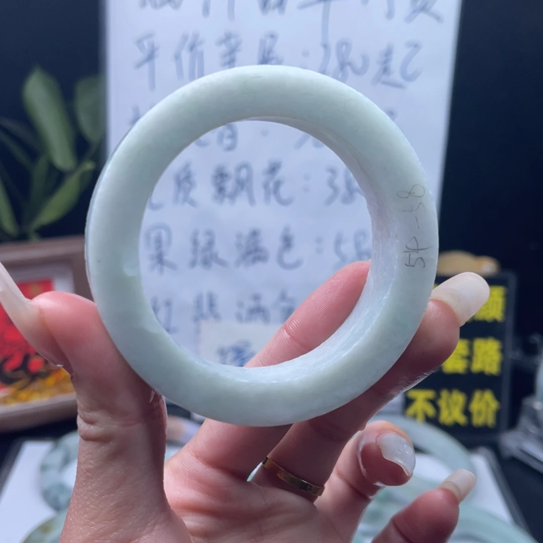 定制翡翠未镶嵌手镯