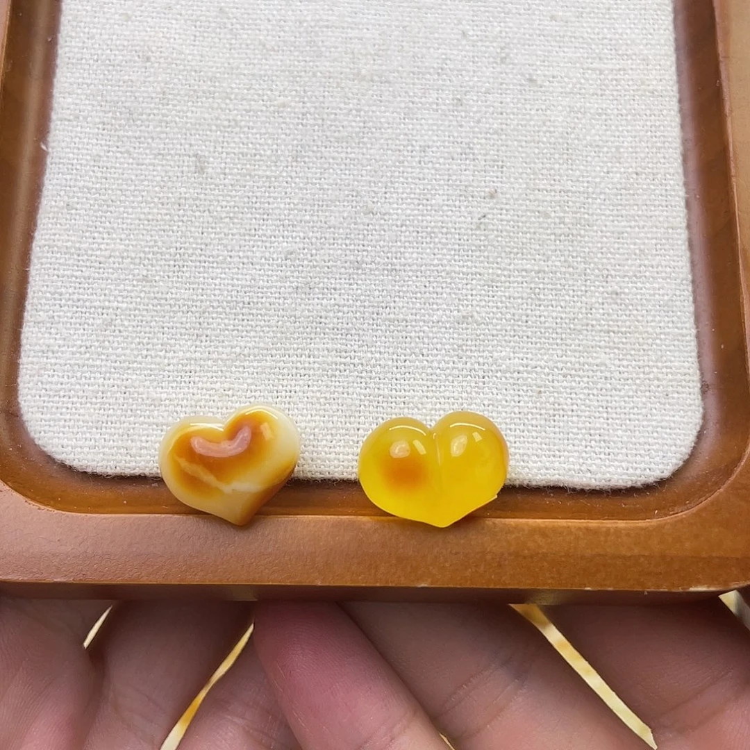 大***＠琥珀未镶嵌珠宝奇石屁桃跑环两个