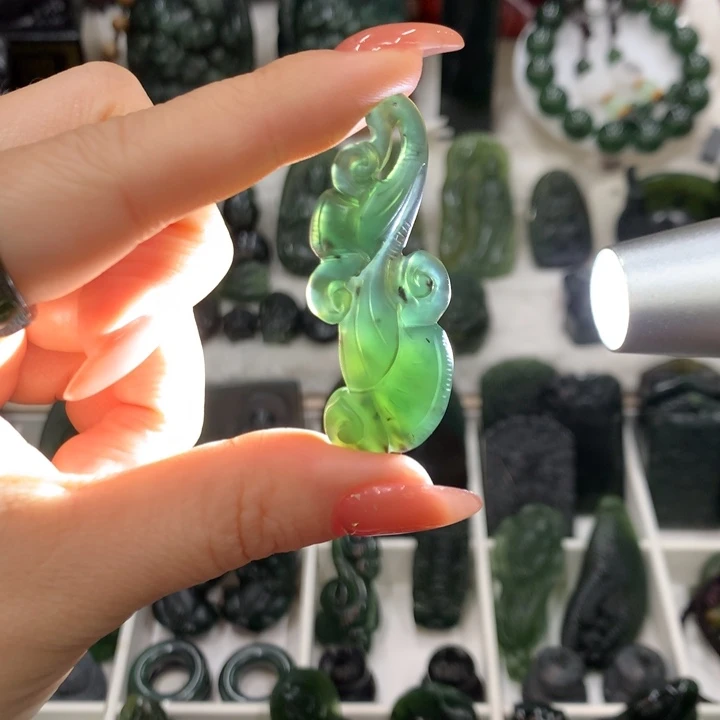 蛇纹石玉未镶嵌颈饰