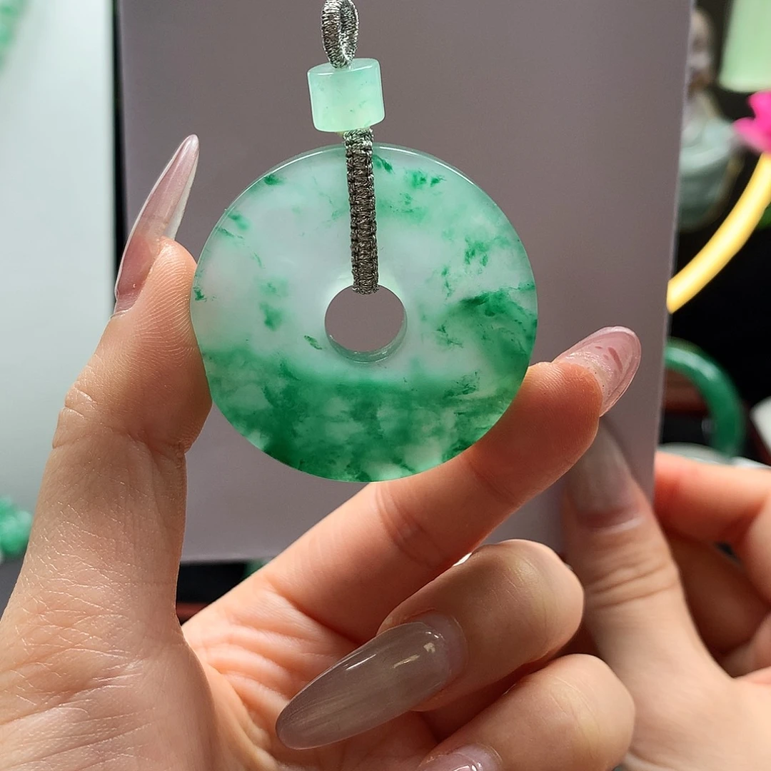 石英质玉吊坠未镶嵌中***香