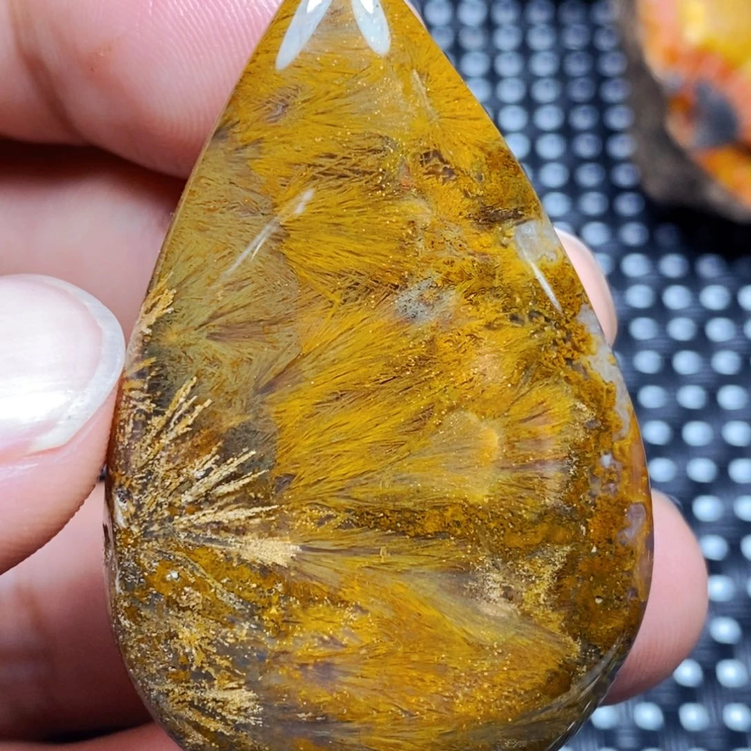 未镶嵌颈饰玛瑙/玉髓君*