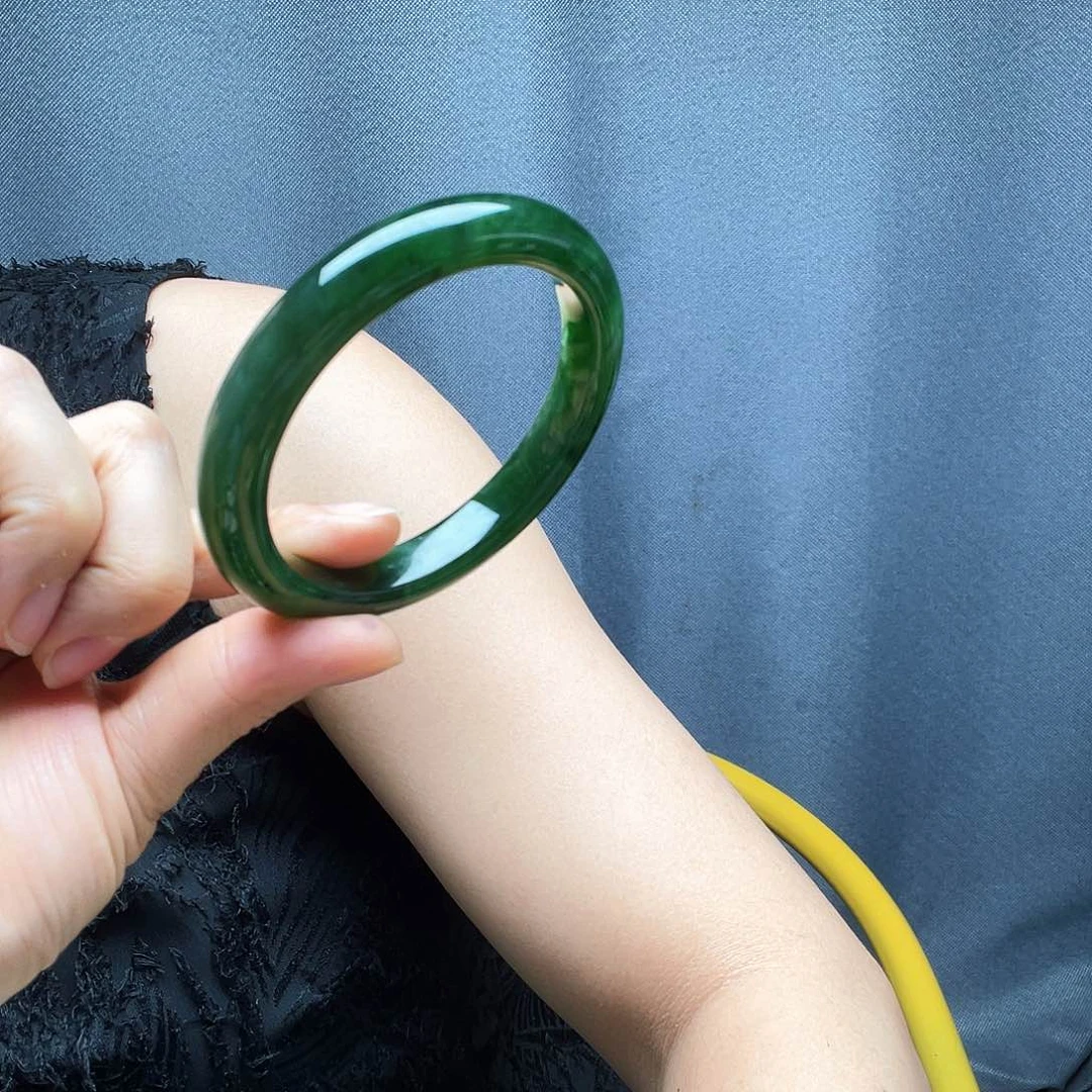 和田玉手镯未镶嵌幸****天