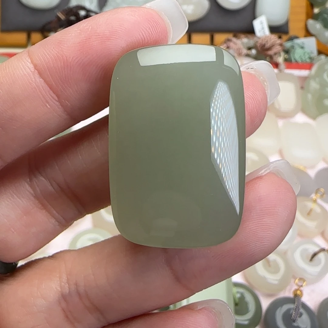 ，***？和田玉未镶嵌颈饰