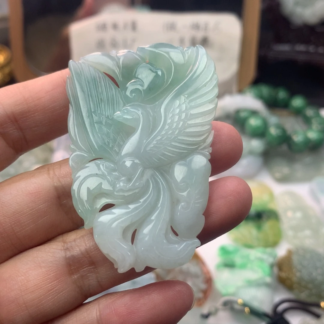 我***堂翡翠未镶嵌颈饰是