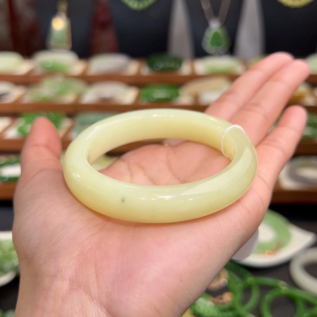 和田玉手镯未镶嵌新疆若羌点墨黄口54