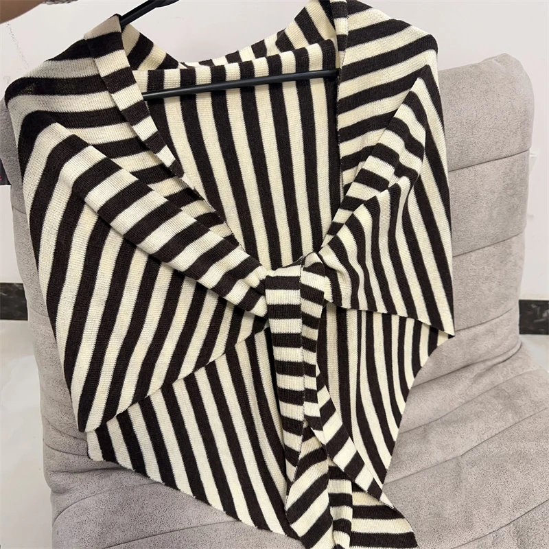 羊毛混纺高端柔软百搭撞色时尚条纹三角型外搭针织披肩女毛线搭肩