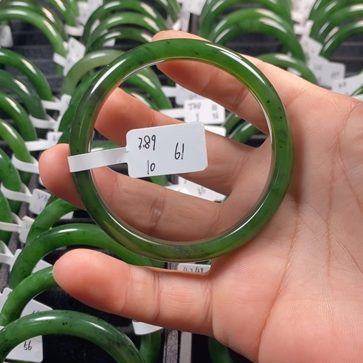 和田玉（碧玉）手镯未镶嵌61+