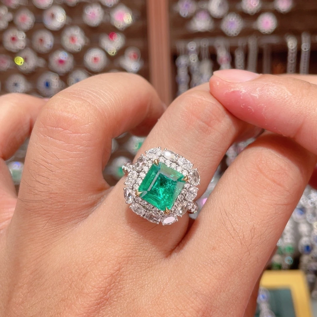18K金镶嵌戒指祖母绿2.86ct 极光绿