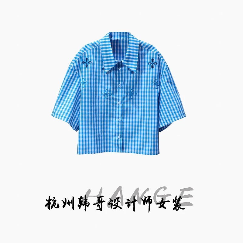 【韩哥女装】2025欧版小众设计蓝白格纹刺绣镂空时尚短袖衬衫9162