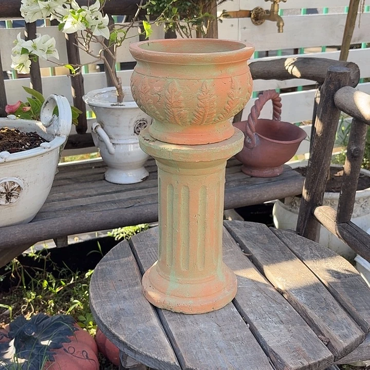 许纯的花房 柱子+花盆