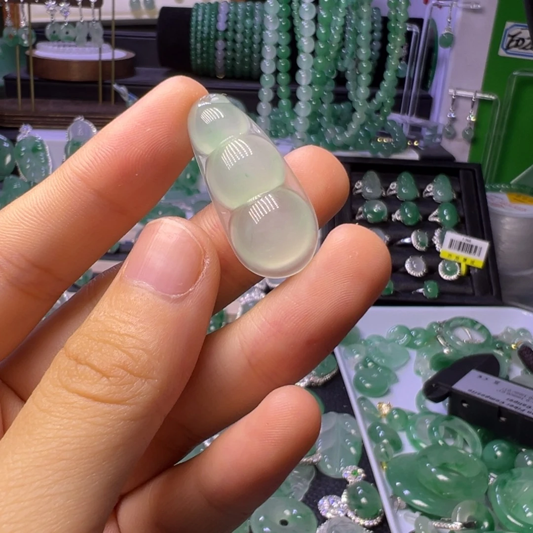 石英质玉（非洲翠）未镶嵌颈饰