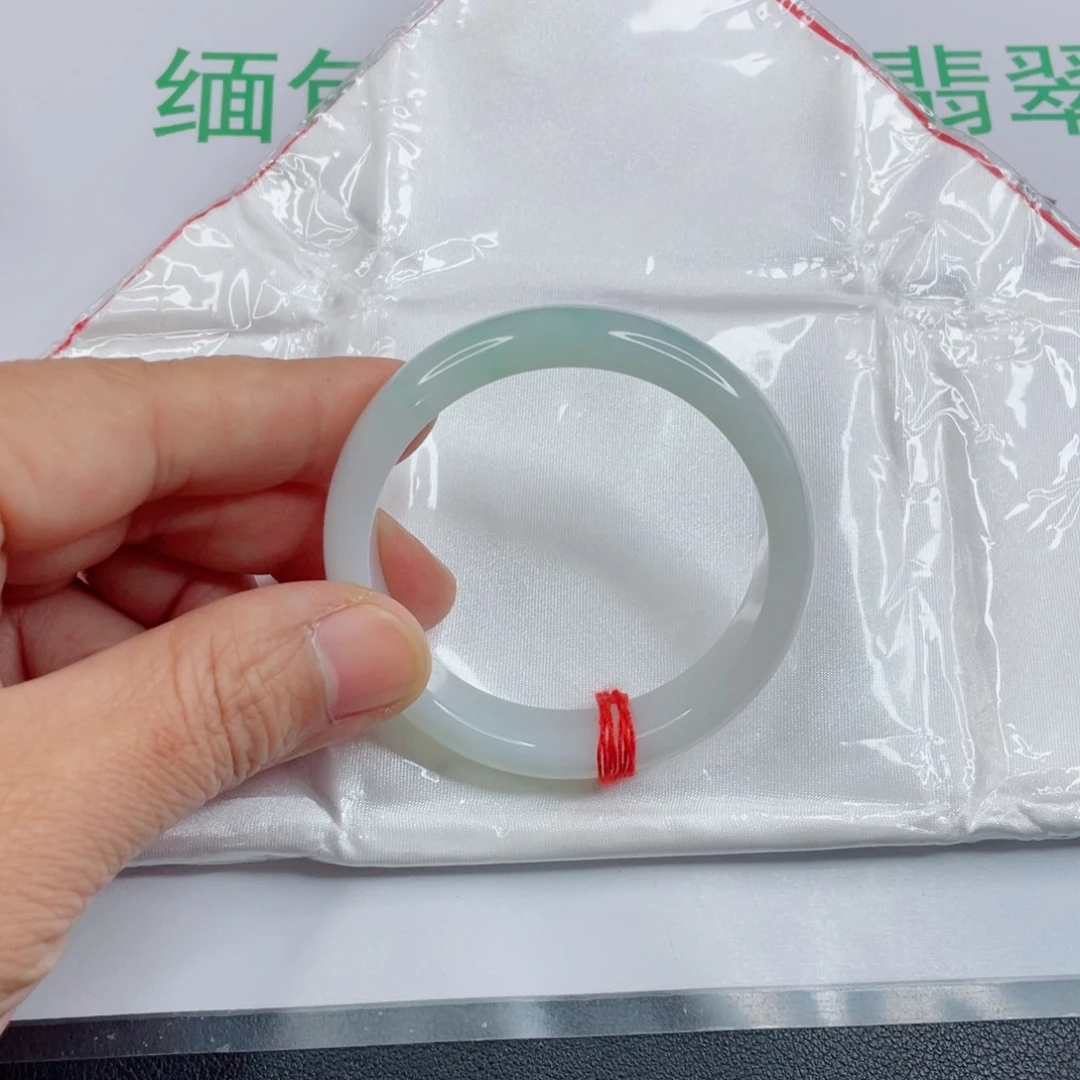 肖***瑶翡翠未镶嵌手镯翡翠手镯