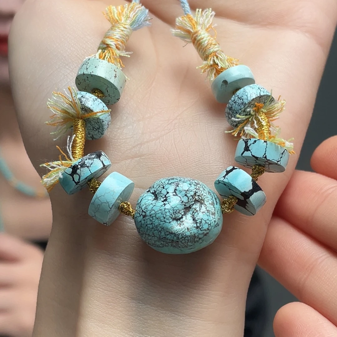 绿松石未镶嵌颈饰