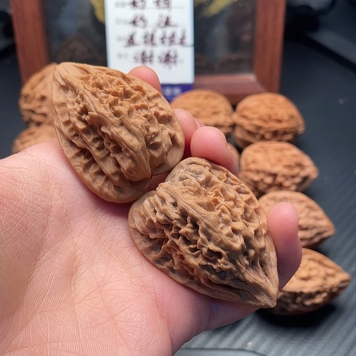 啜***、核桃手串/手链秦岭