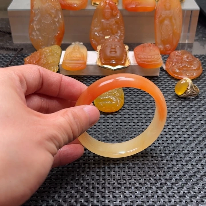 石英质玉颈饰未镶嵌单**乐