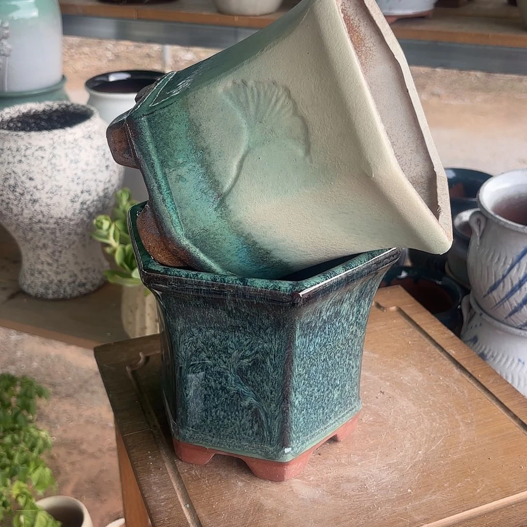 紫砂花盆精品六方两个色口径18高度16