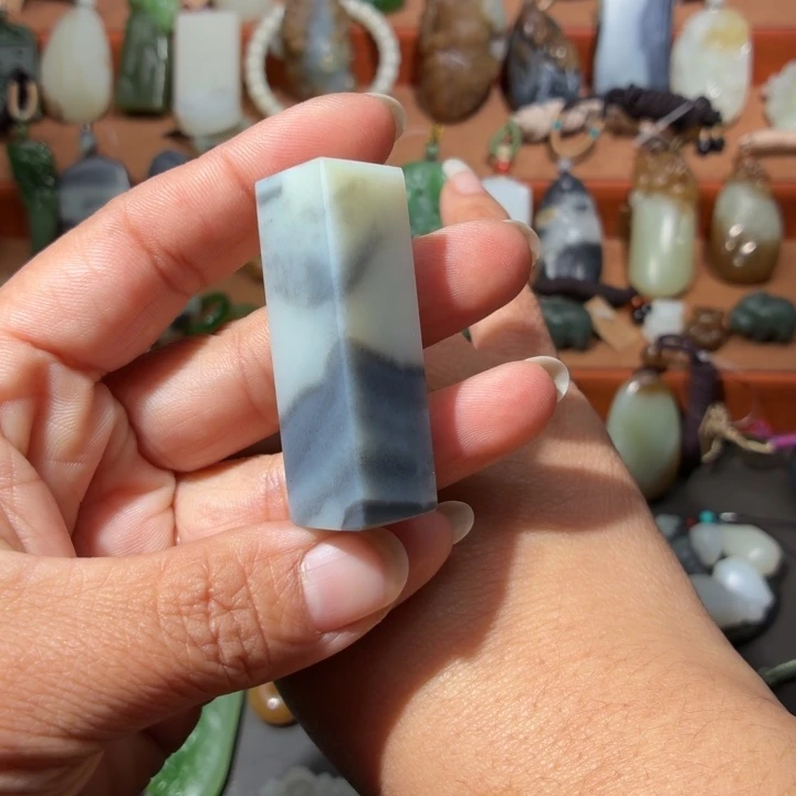 马***人和田玉未镶嵌颈饰