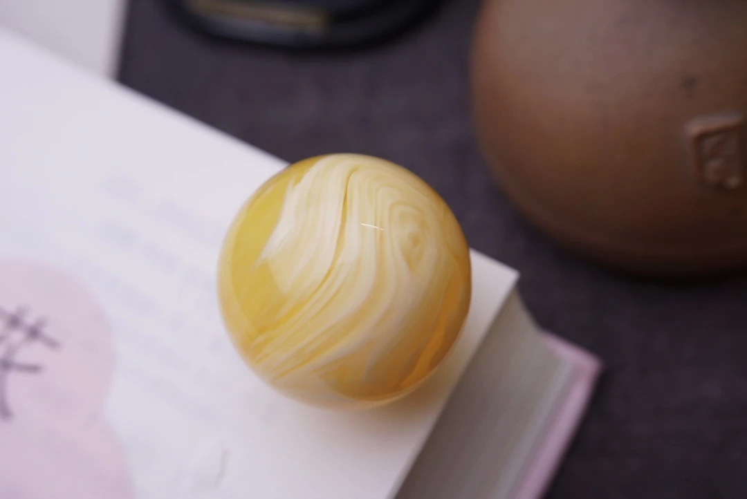 收藏级拉丝溶洞单珠天然蜜蜡