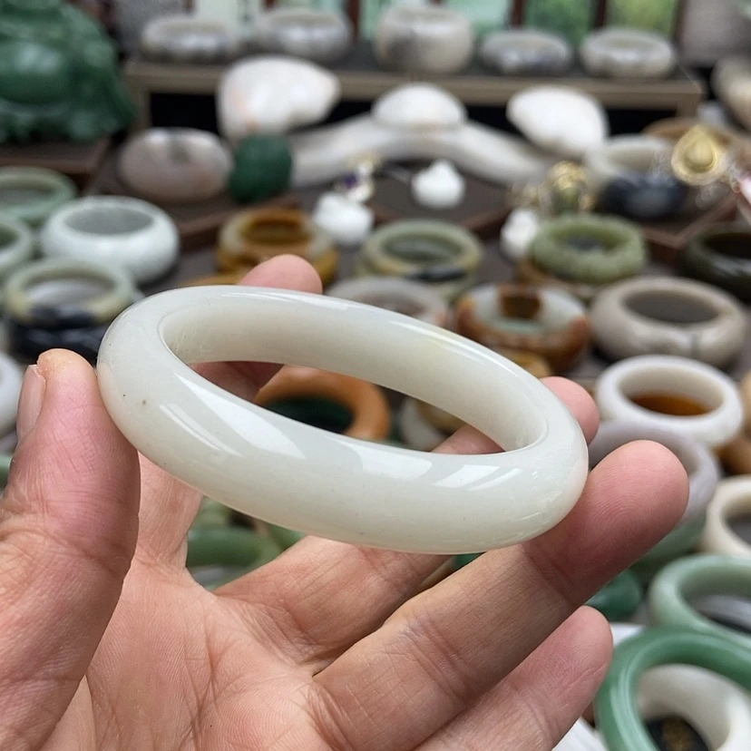 【闪购商品】石英质玉手镯53未镶嵌