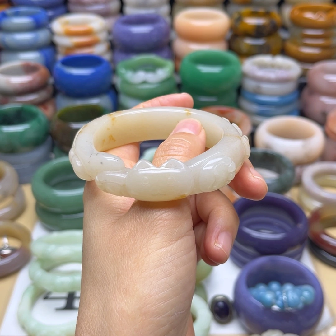 石英质玉未镶嵌手镯