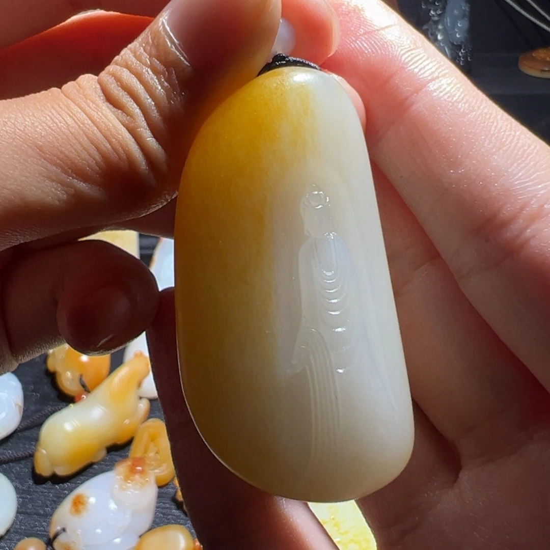 用***9颈饰未镶嵌和田玉