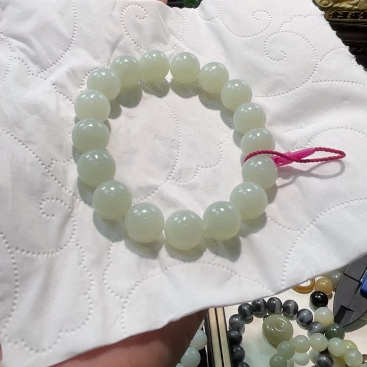 晶***吖和田玉未镶嵌手串