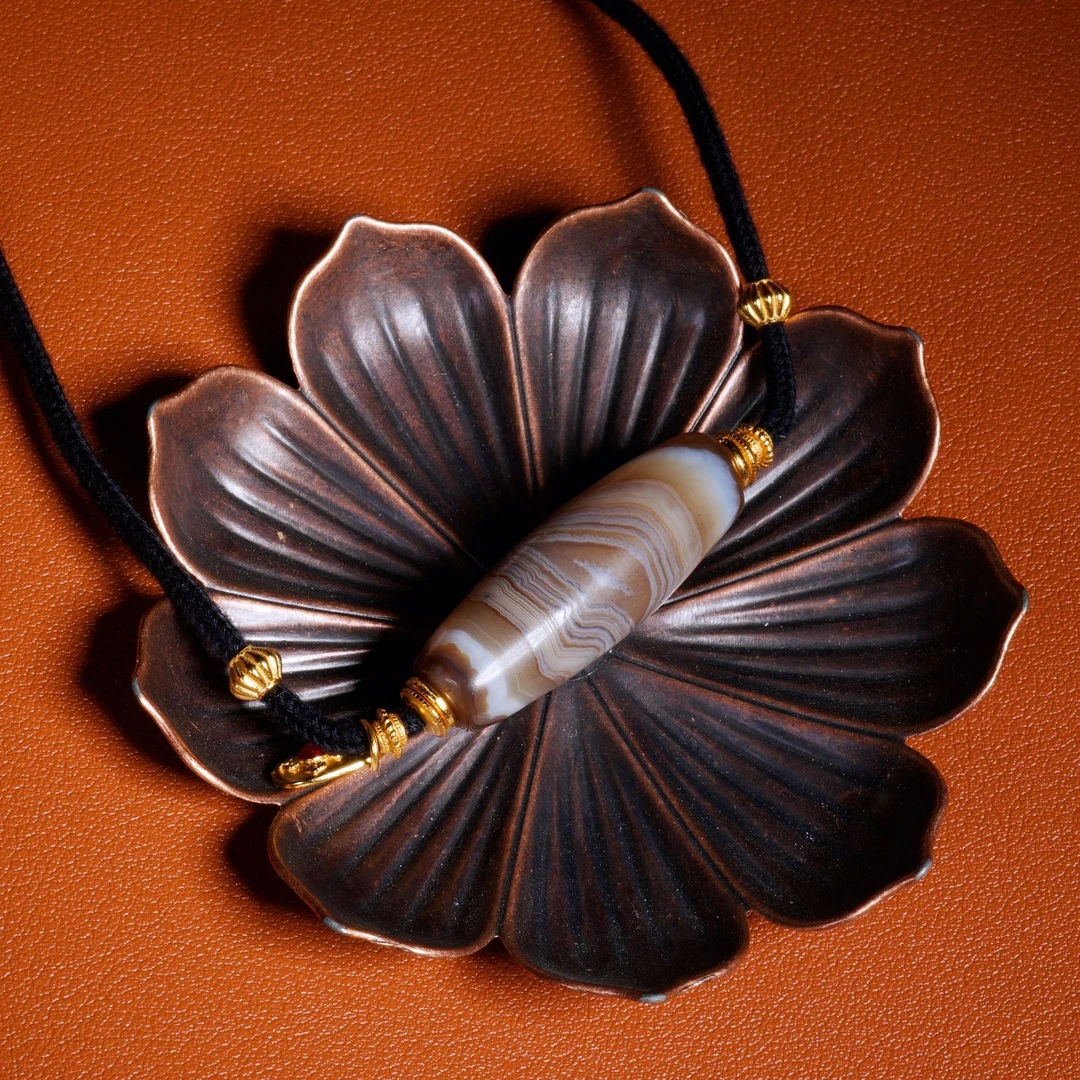 缠丝玛瑙珠-蓝沁锁骨项链-尺寸：35.48*12.66mm