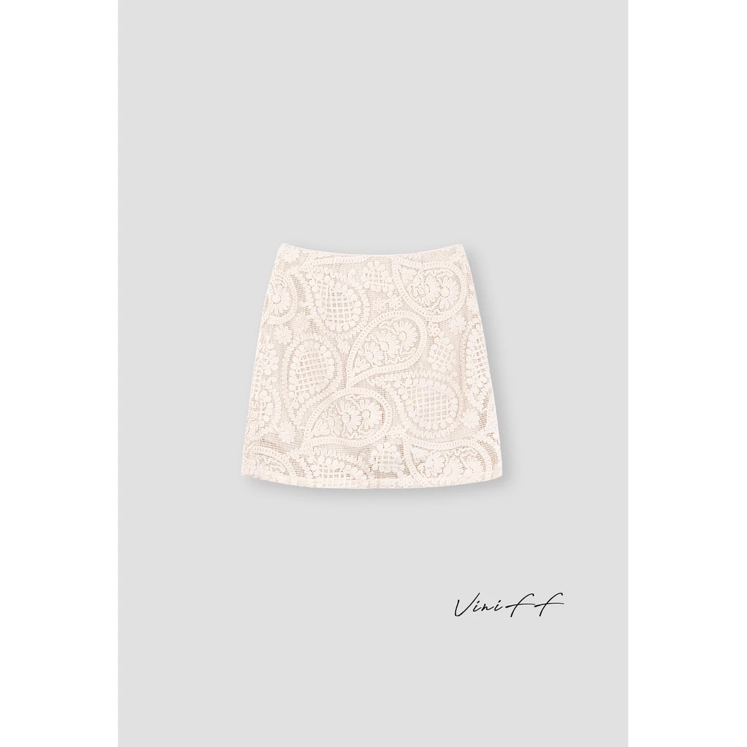ViniFF薇妮｜2025S/S 早春新款 时尚短款刺绣半身裙WA5CS013