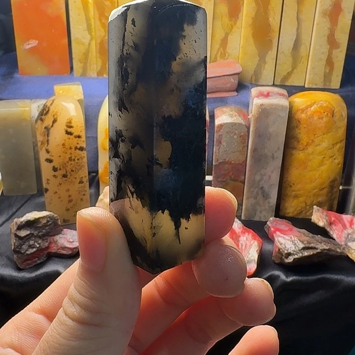 昌化石昌化水墨冻鸡血印章