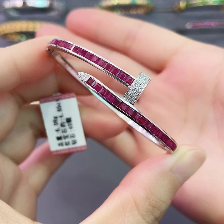 手镯18K金镶嵌红宝石4.85克拉