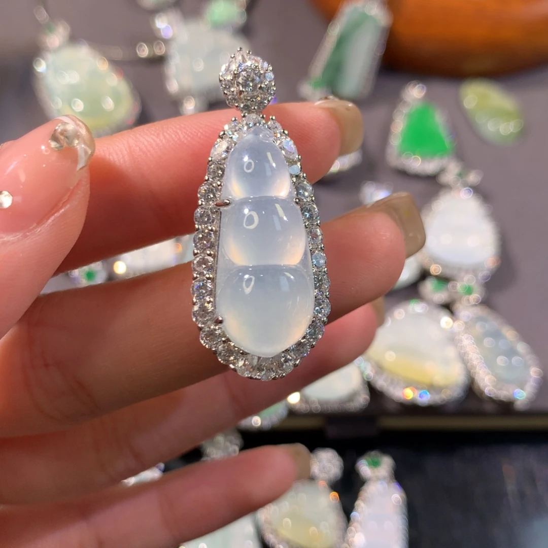 妮***格翡翠银S925镶嵌颈饰天然a货