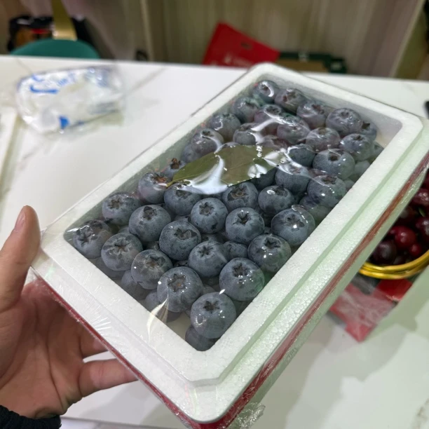 产地云南超甜超大果蓝莓，一箱净重八两新鲜