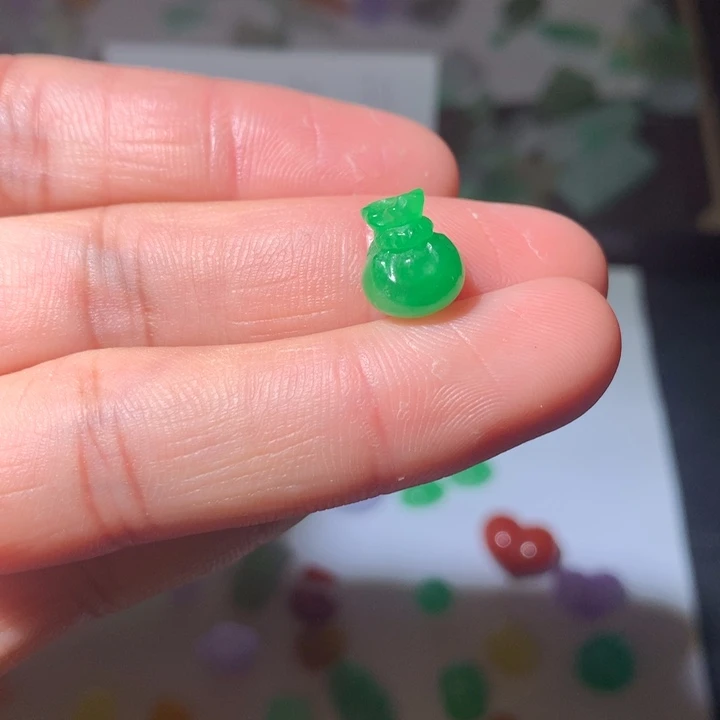 翡翠未镶嵌颈饰挂件