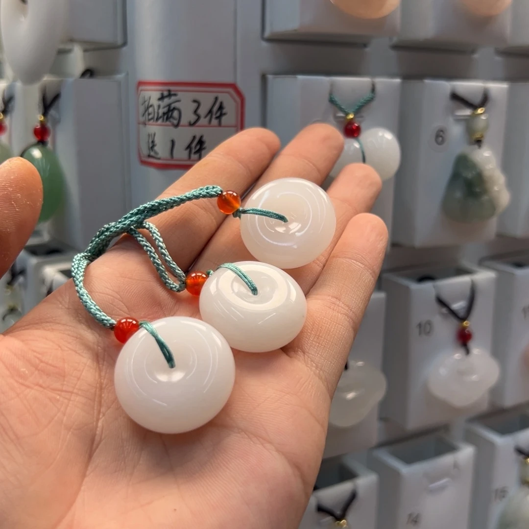 石英质玉（非洲翠）合金颈饰