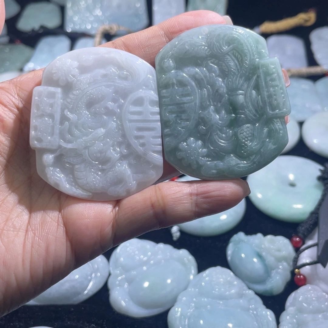 翡翠未镶嵌颈饰龙凤呈祥