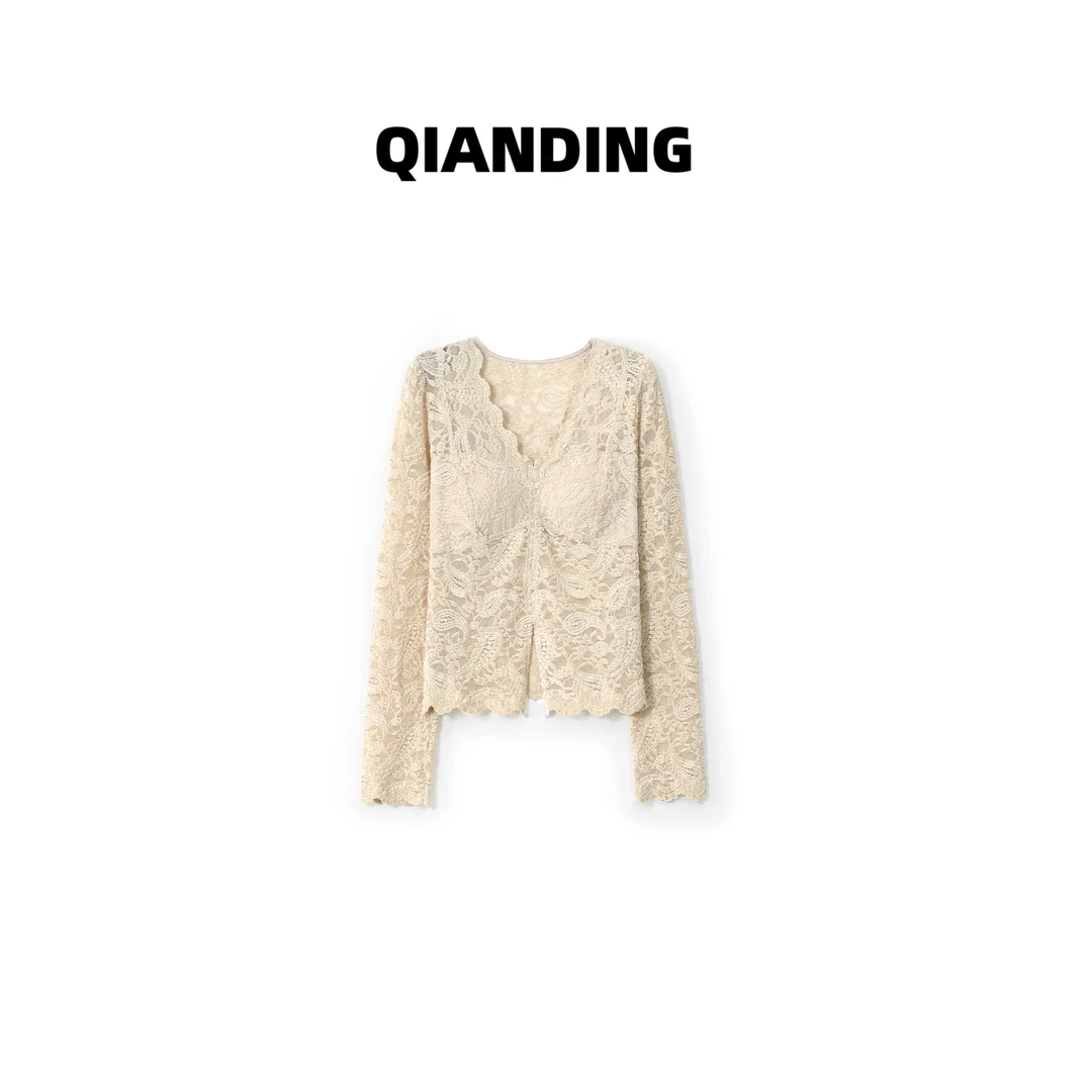 【QIANDING】【美杜莎（含胸垫）】浮雕蕾丝防凸点植绒显瘦休闲上衣F436