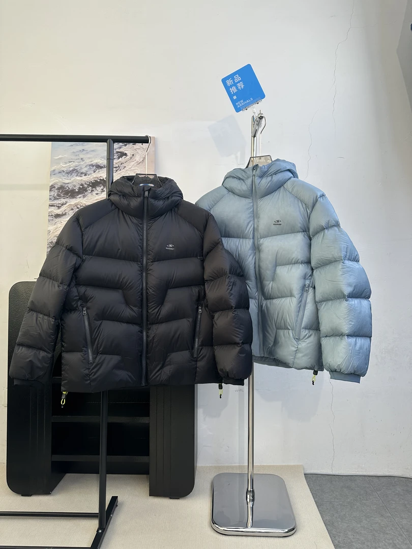 休闲拉链加厚厚款纯色男装冬季云朵保暖连帽户外短款运动百搭5583