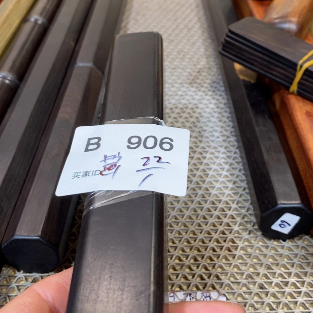 东非黑黄檀（紫光檀）。**°