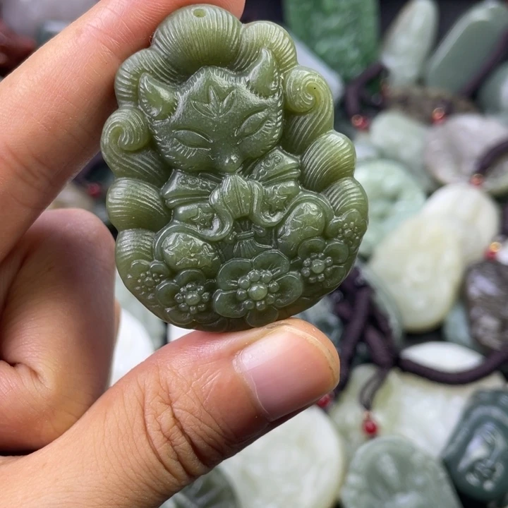 和田玉未镶嵌颈饰